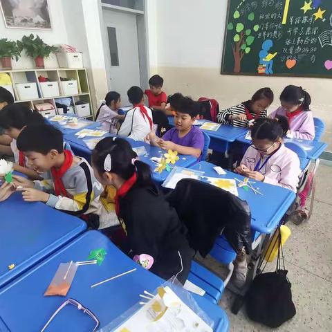 实验小学四（2）班科学课：小小花朵传递大大知识