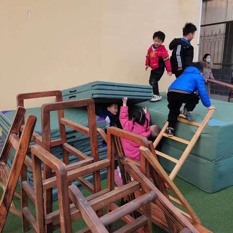 第一实验幼儿园滨湖分园中二班梯子区观察记录