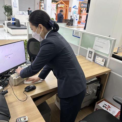 看！劳动者最美的样子！—文化路支行开展劳动者港湾“劳动创造幸福”主题活动