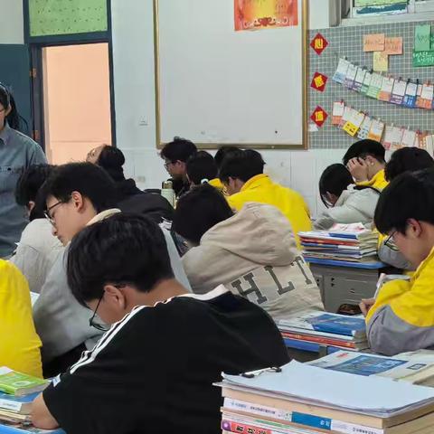 “语”你同行，“研”果飘香—记余干中学高三语文组周霏养课记录