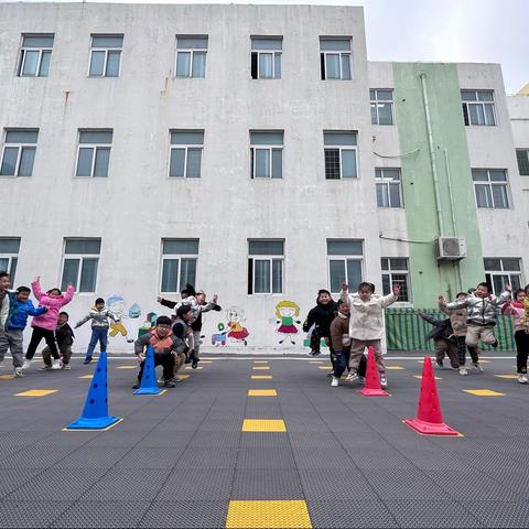 新华路幼儿园大班足球启蒙课