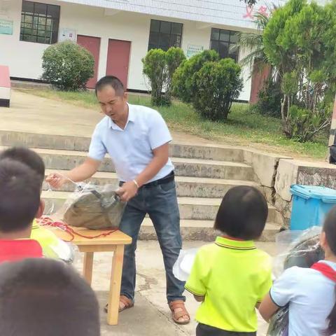 人间自有真情在，爱心捐赠暖人心-德化镇窝拖小学捐赠活动