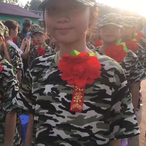 江家女嫣然，梦花弄诗篇。琪花粘瑶草，惠质赋凡间。