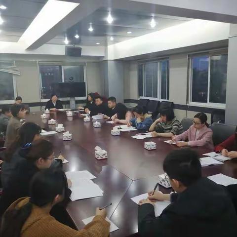 东湖支行营业室组织全员理论学习和实战演练双重技能提升