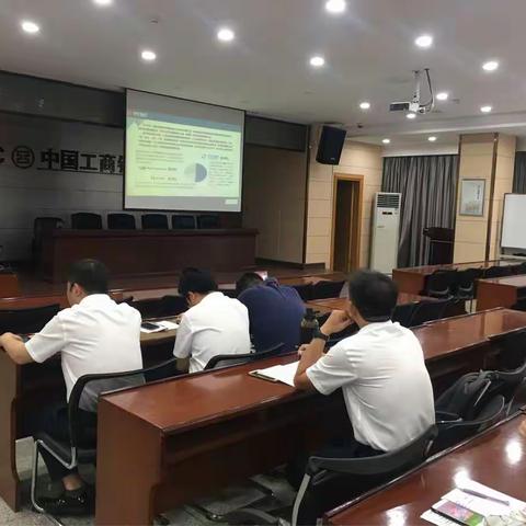 北大方正人寿到东湖支行培训团险产品