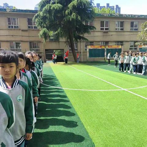 舞钢市第三小学举行“弘扬诚信美德 争做诚信少年”主题升旗活动