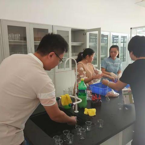 我们是小小实验探索家