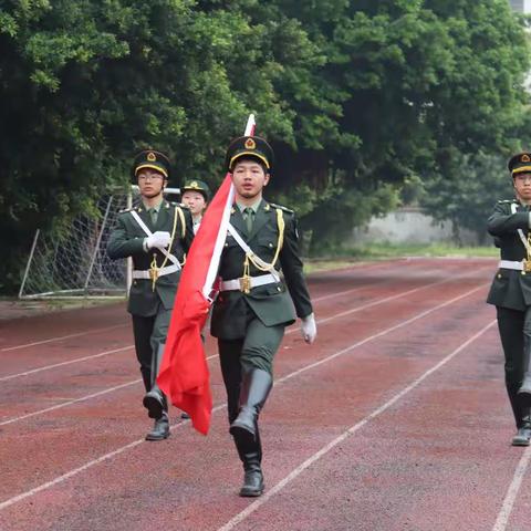 士气昂扬，雄姿英发，迷彩着身，让青春绽放万丈光芒——热烈庆祝南康区第三中学2023级高一新生军训顺利开展