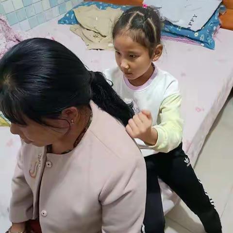 郑梁梅小学二年级11班戴妍