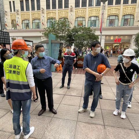 百联集团党委书记、董事长叶永明一行莅临华联商厦转型动漫主题商场项目安全检查