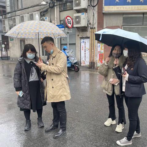 百联股份副总经理徐凌玲一行莅临百联ZX创趣场进行节日安全检查