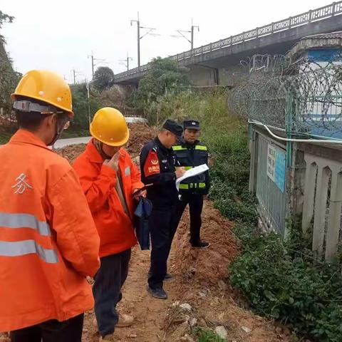 集美区护路办线下开展铁路宣传活动