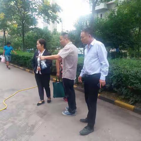 【西安市新城区】国卫复审时时抓，督导检查常态化—区城棚改事务中心检查指导含元殿社区环卫整治工作
