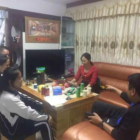 携爱家访，共促成长——记龙岗中学九年级家访