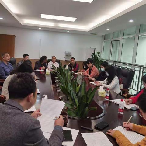 龙岗中学“以提高教学质量为中心，如何做到减量增效”第二支部党员大会