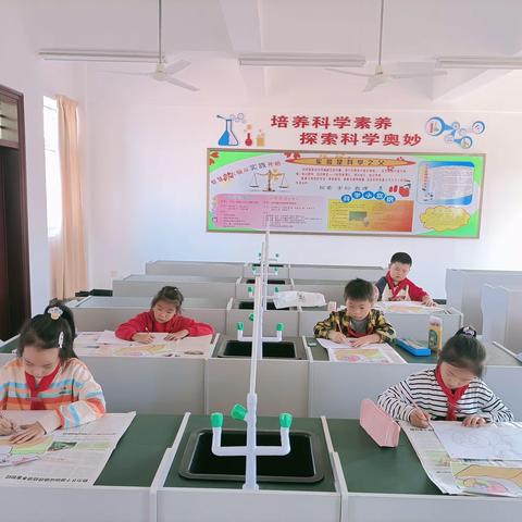 南安市坊前小学举行“画笔在手，创意无限”绘画比赛