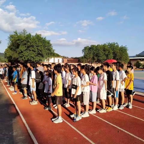 运动点燃激情，活力放飞梦想——南安市坊前小学参加诗山镇小学生田径运动会