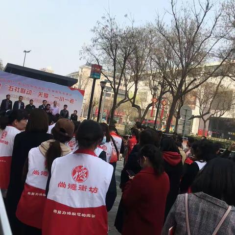 推进"五社联动"，关爱"一小一老"