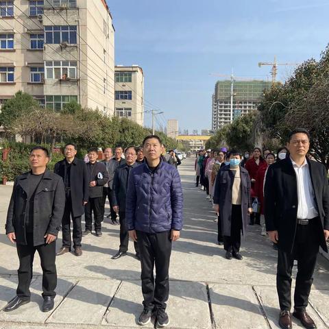 “遵守校规校纪 创建文明校园”——舞钢市教师进修学校举行升旗仪式