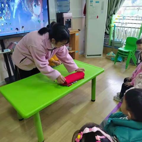 金港湾幼儿园中二班，十一月成长记录
