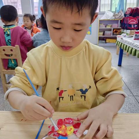 【“绘”出童年“画”出美好】——会昌彭迳幼儿园中一班 小小艺术家