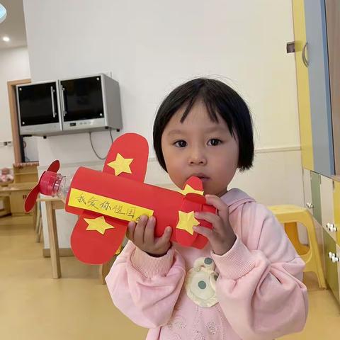 大家好！我是小可爱李佳烨👧下面👇是我在真爱幼幼早教中心的成长点滴，滑动屏幕我们一起来看看