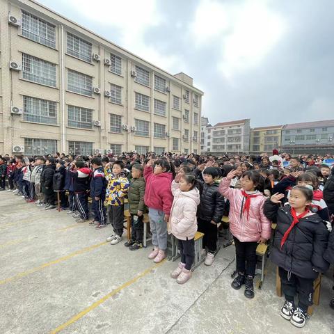 树立榜样催前进 踔厉奋发攀高峰———长湖乡中心小学举行了开学典礼暨优秀学生表彰大会