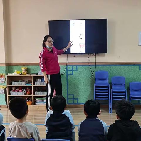 哈密市伊州区蓝天领先幼儿园大四班开学第三天