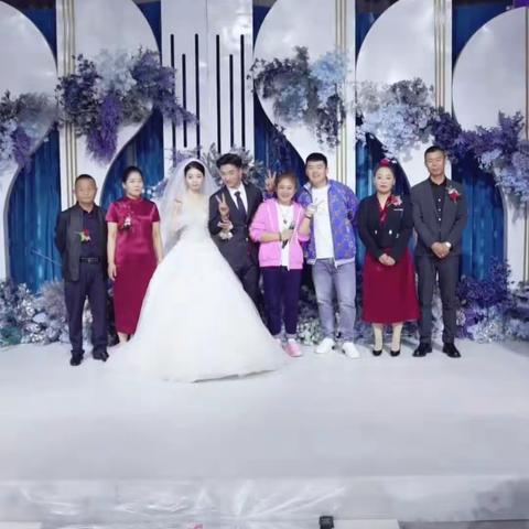 吉林梅河口最大明星大宝，二宝吧都到达现场了牛这场婚礼办的是特别牛逼的前天红红军也也讲话了，也说了这场婚