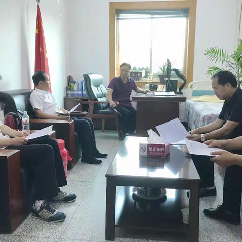 侯韬副局长对“两项工程”工作滞后的镇卫健办主任和卫生院院长进行约谈