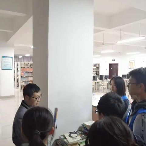 蓝背心的风采8——高2022级13班图书管理岗位体验纪实