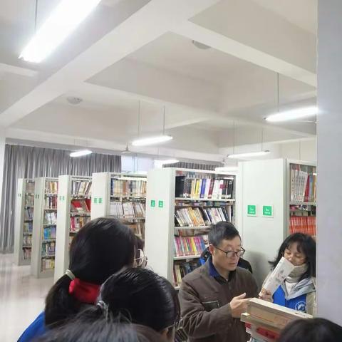 蓝背心的风采11——高2022级16班图书管理岗位体验纪实