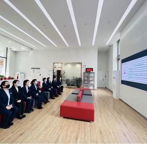 伊春汇通支行积极组织员工学习《网点复杂业务场景实操指引》