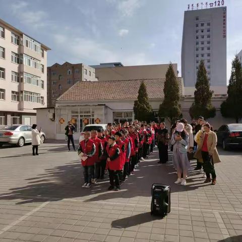 潮平两岸阔 风正一帆悬之宁城支行组织学生参观营业室暨办理宝贝成长卡