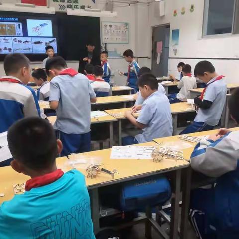 美丽天空，我们一起翱翔--机场小学航模社团第一期风采