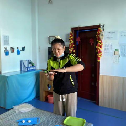 金苹果幼儿园蒙氏班烹饪课《豆沙酥》