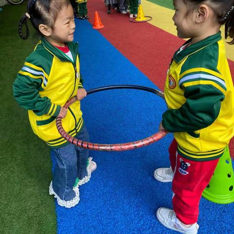 金苹果幼儿园蒙氏班体能课