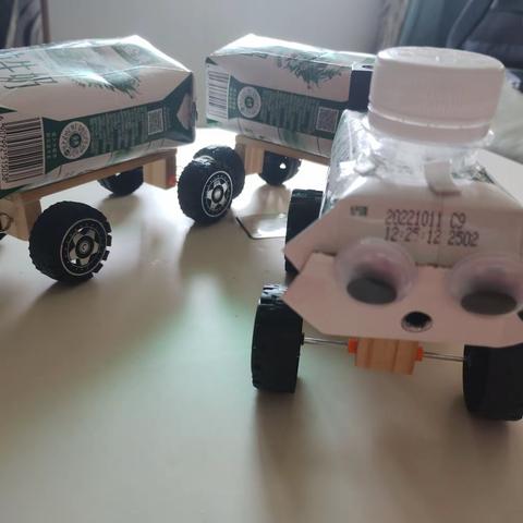 小身材大用处                ——牛奶盒小火车