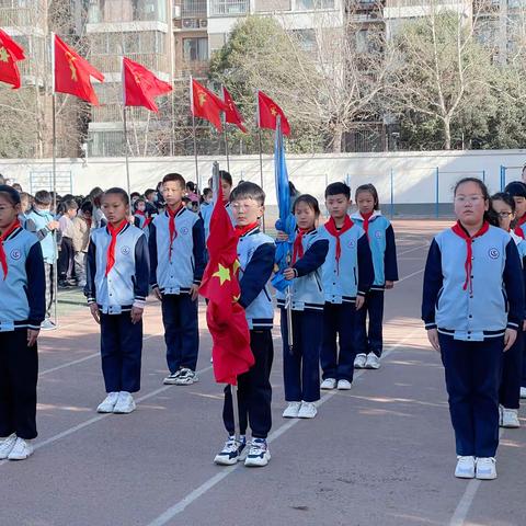 升国旗 育华魂||预防疾病 拥抱春天——洛龙区龙城双语小学第六周升旗仪式