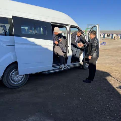 嫩江市教育局领导莅临卧都河学校调研指导工作