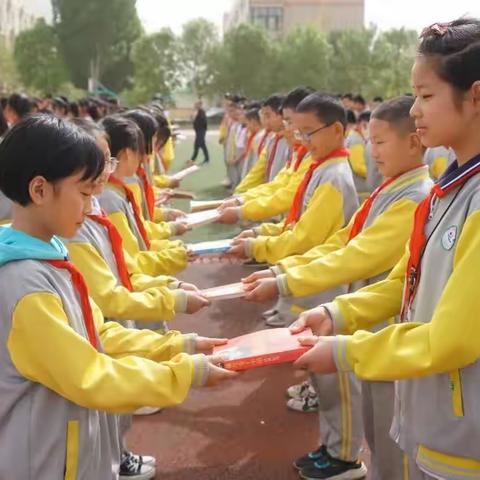 学校第六届读书活动——“阅读.传承”捐书