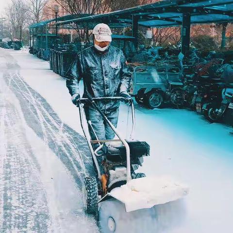 风雪漫漫，物业为您温暖守护！