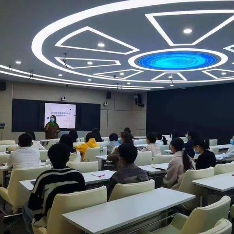 迈好教师生涯第一步——贵阳市第三中学、华润中学新教师、新班主任培训在我校开展