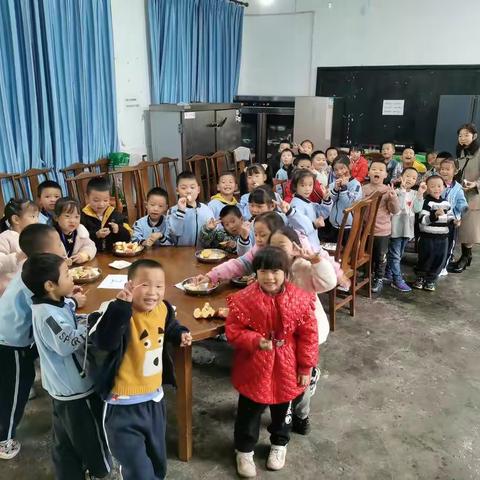 “我劳动,我光荣”以果聚情,果然有情——一年级实践活动