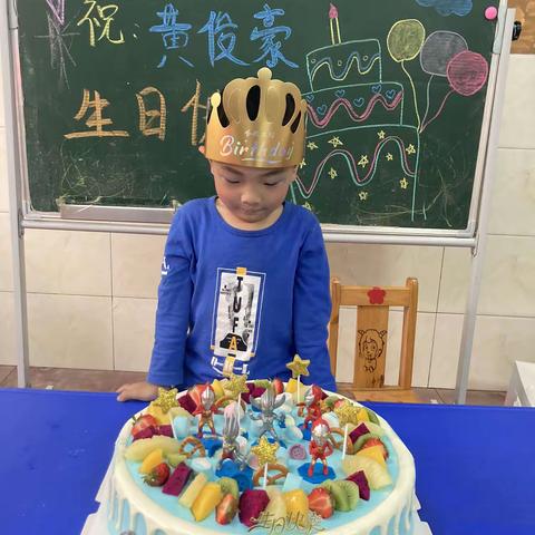 乐乐幼儿园祝黄俊豪生日快乐！