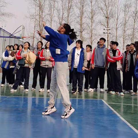 “柔肩担重任，巾帼绽芳华”——实验学校高一普通部开展“三八”妇女节趣味运动会！