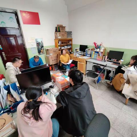 凝心聚力 共促成长 ——一年级年级组会议