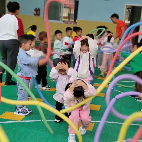 “趣味体能，快乐成长”——落龙庄幼儿园10月体智能课精彩分享