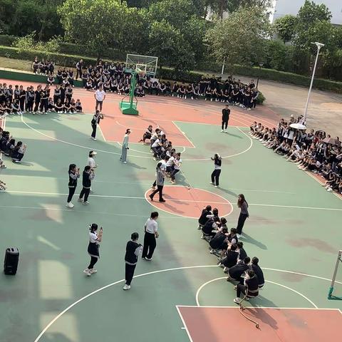 海口华健幼师职业学校—“女神节拔河比赛”