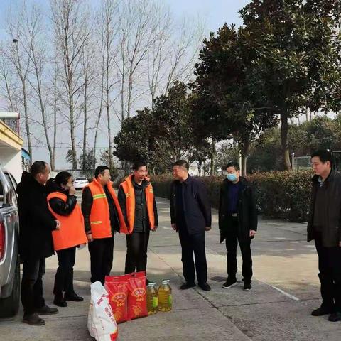 沐浴春风，领导送来关怀